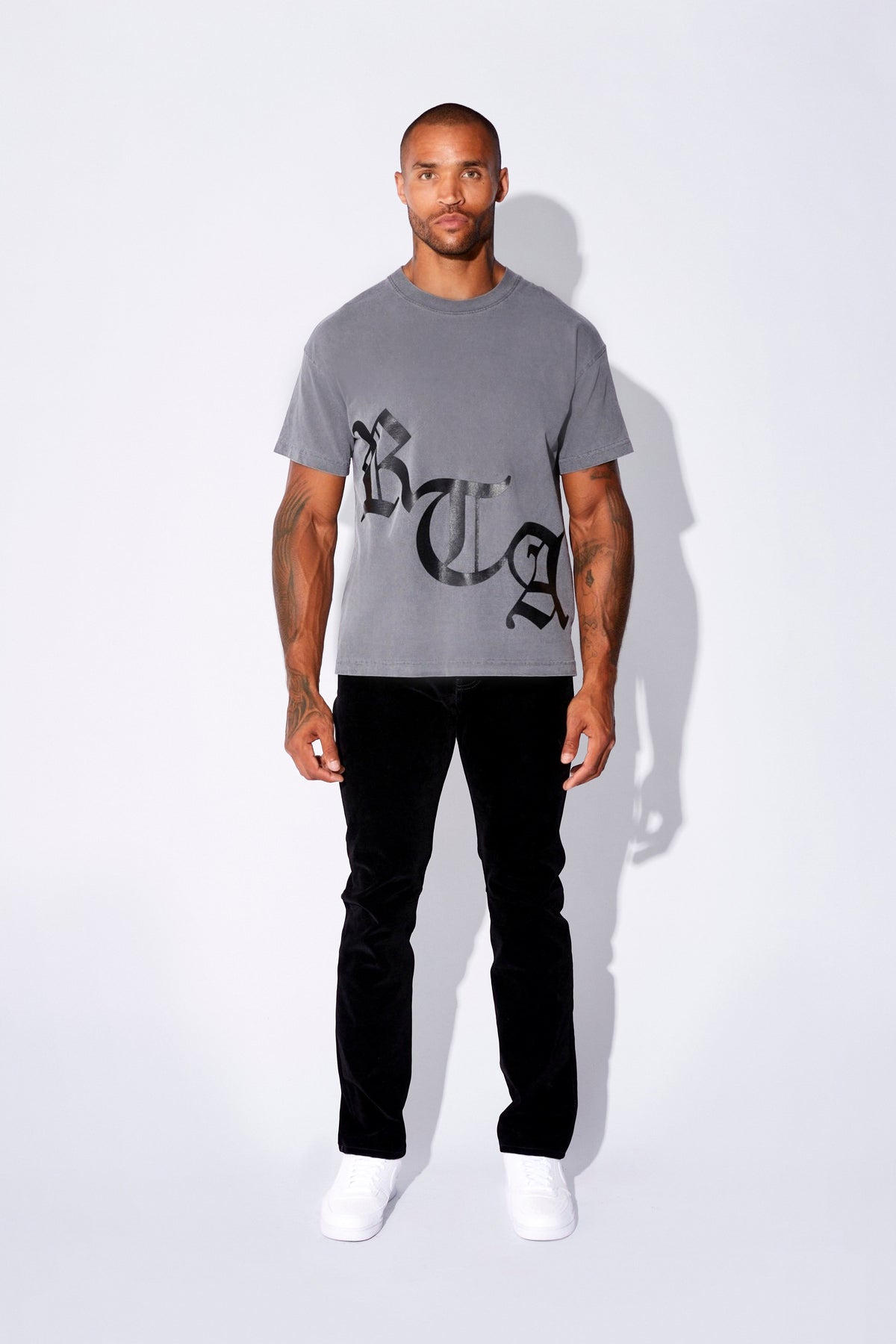COLIN SHORT SLEEVE TEE | GREY OLD ENGLISH