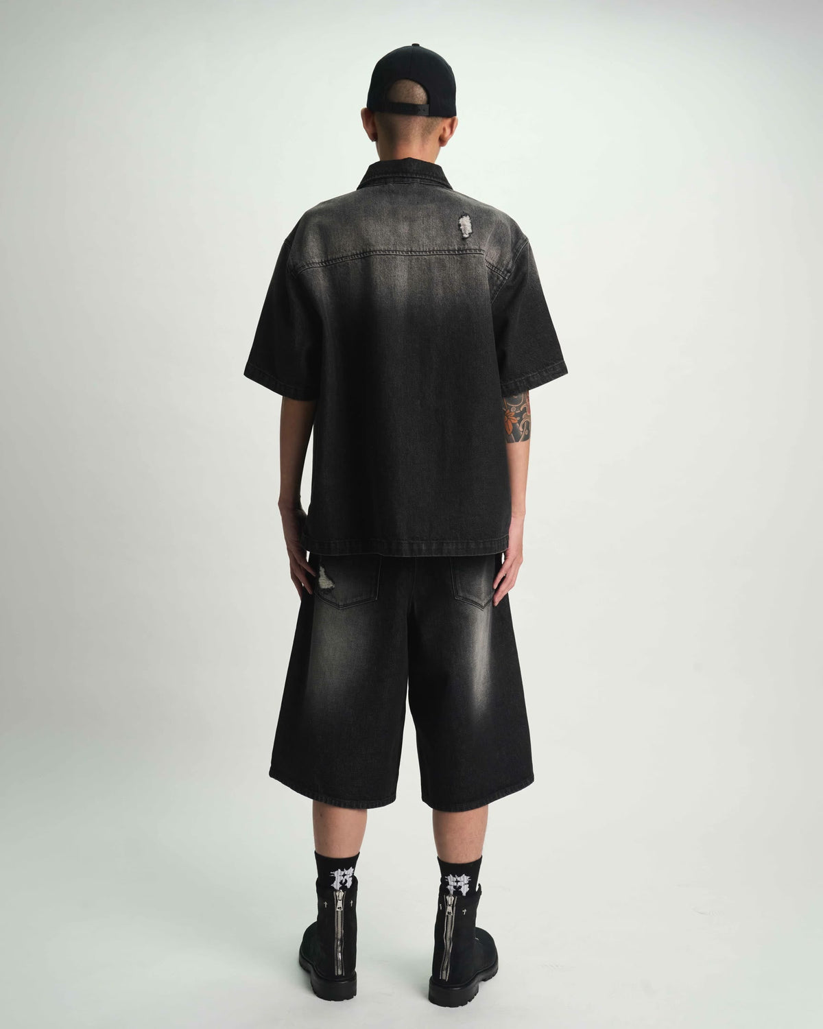 GUSTAVO BERMUDA SHORT | FRAY NOIR SIDE CROSS