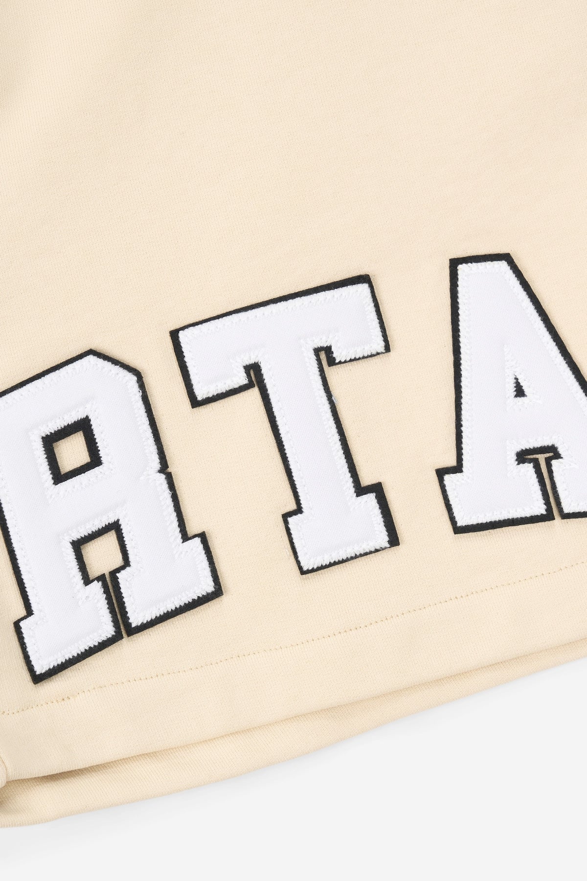 CLYDE SHORT | BEIGE COLLEGIATE