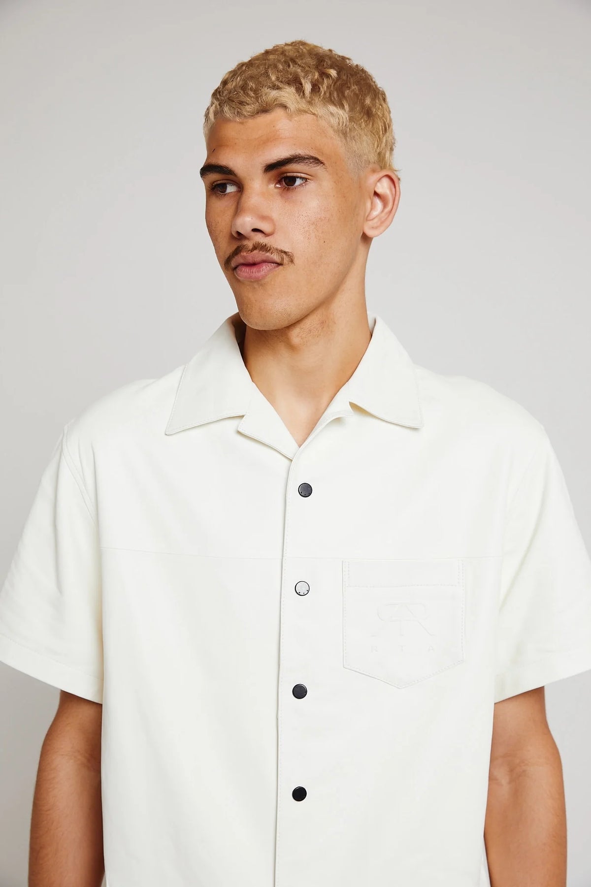 LEATHER SHORT SLEEVE SHIRT | WHITE