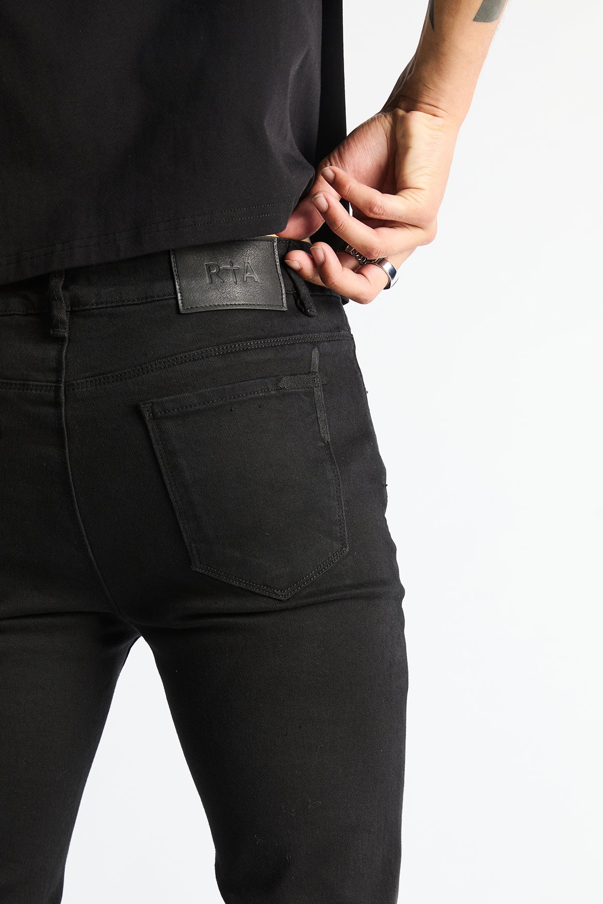 BRYANT SKINNY JEAN | BLACK LOGO
