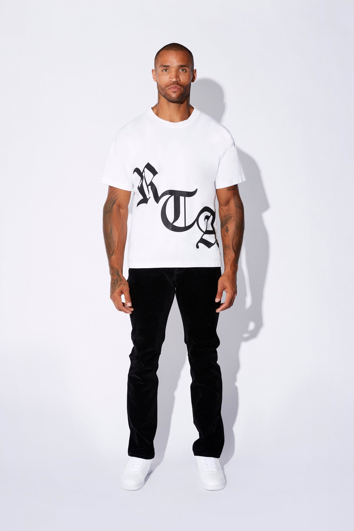 COLIN SHORT SLEEVE TEE | WHITE OLD ENGLISH