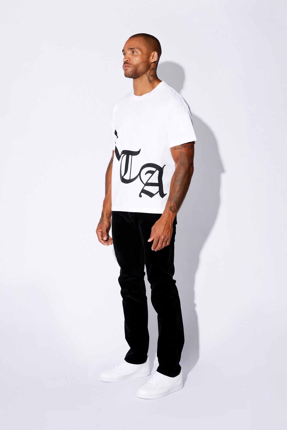 COLIN SHORT SLEEVE TEE | WHITE OLD ENGLISH