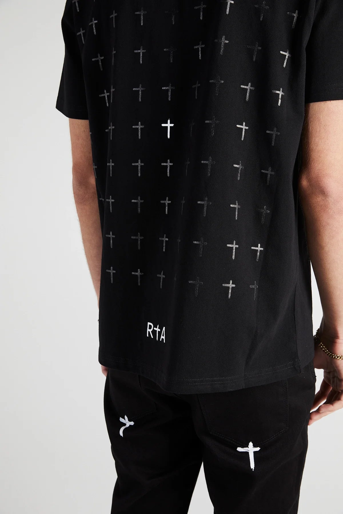LIAM TEE | BLACK RIP CROSS