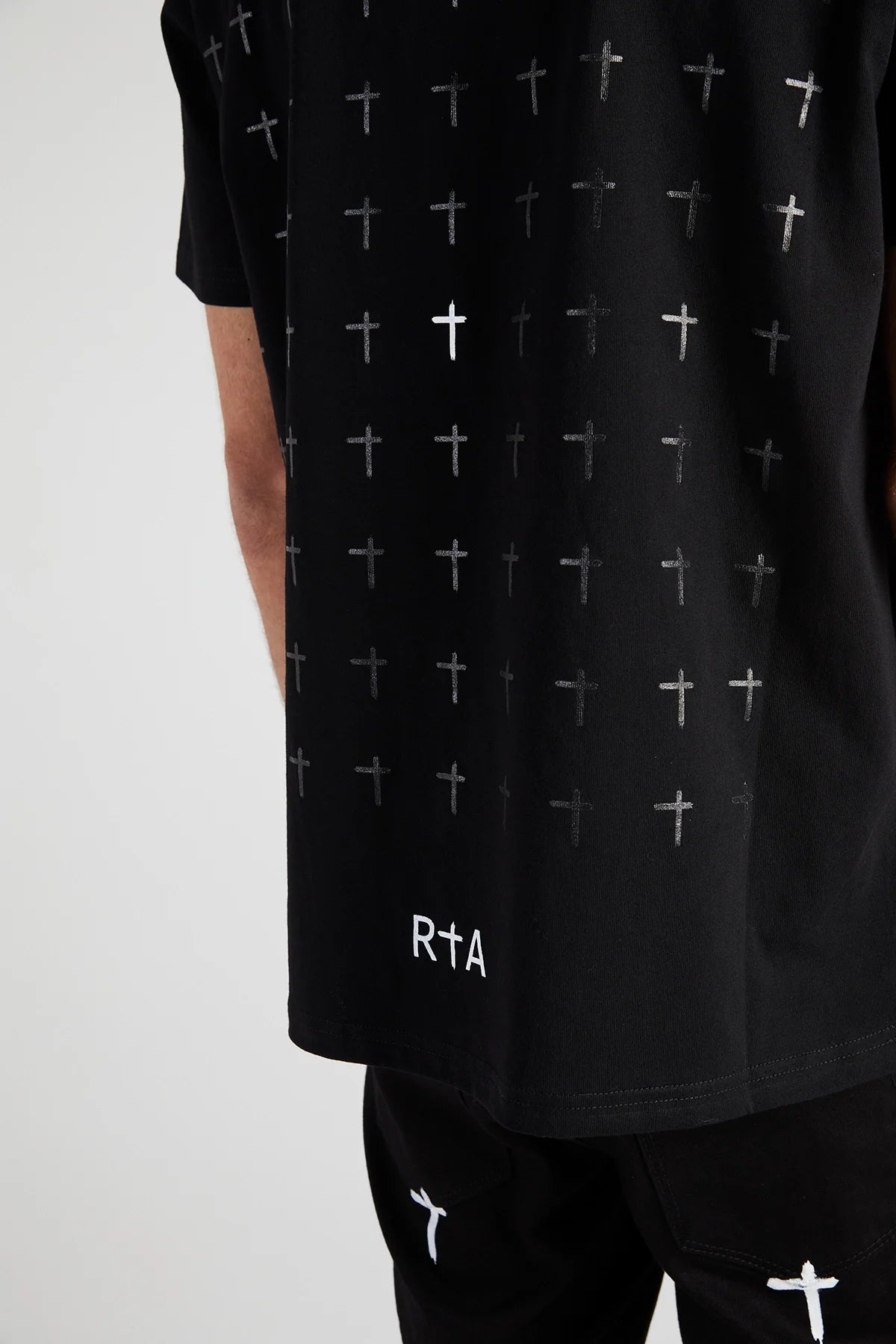 LIAM TEE | BLACK RIP CROSS
