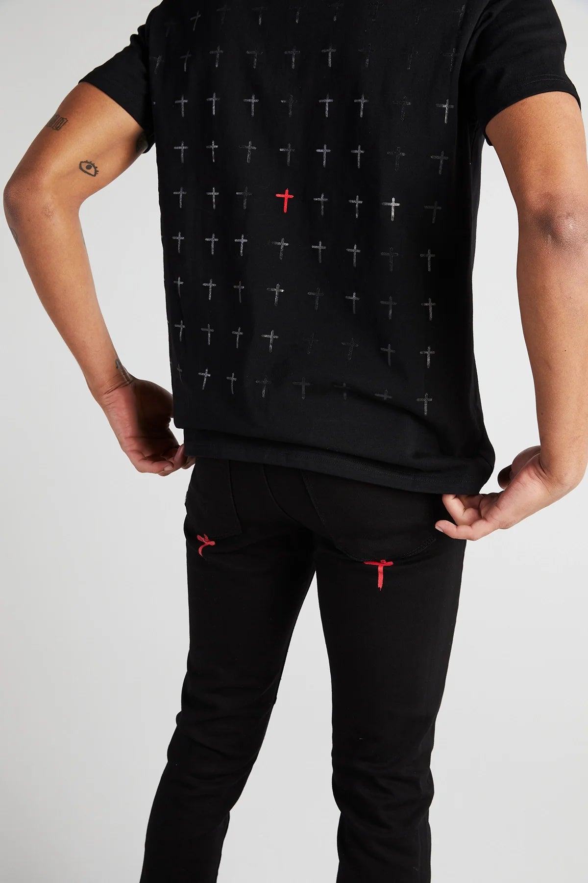 LIAM TEE | BLACK RED RIP CROSS