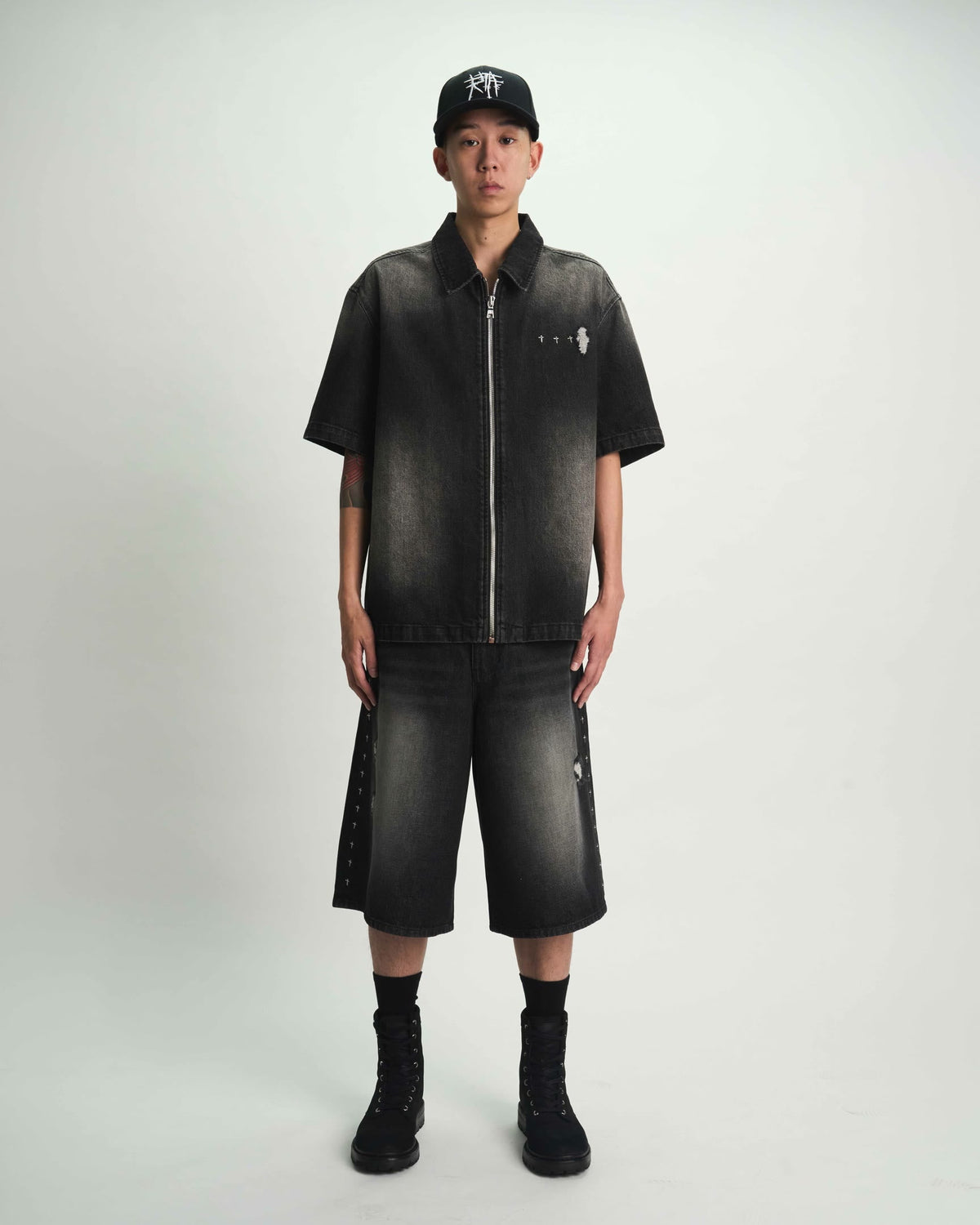 GUSTAVO BERMUDA SHORT | FRAY NOIR SIDE CROSS