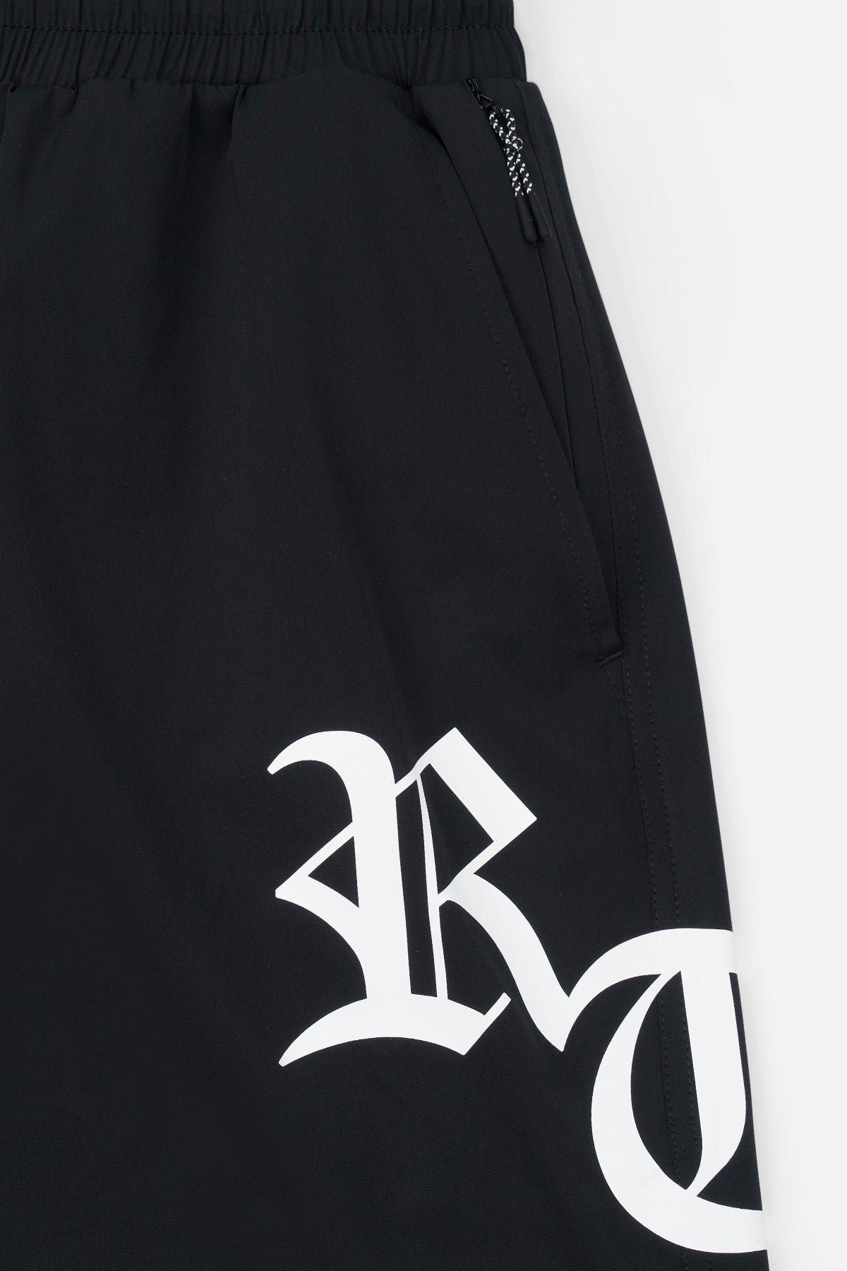 MARK SWIM TRUNK | BLACK OLD ENGLISH RTA