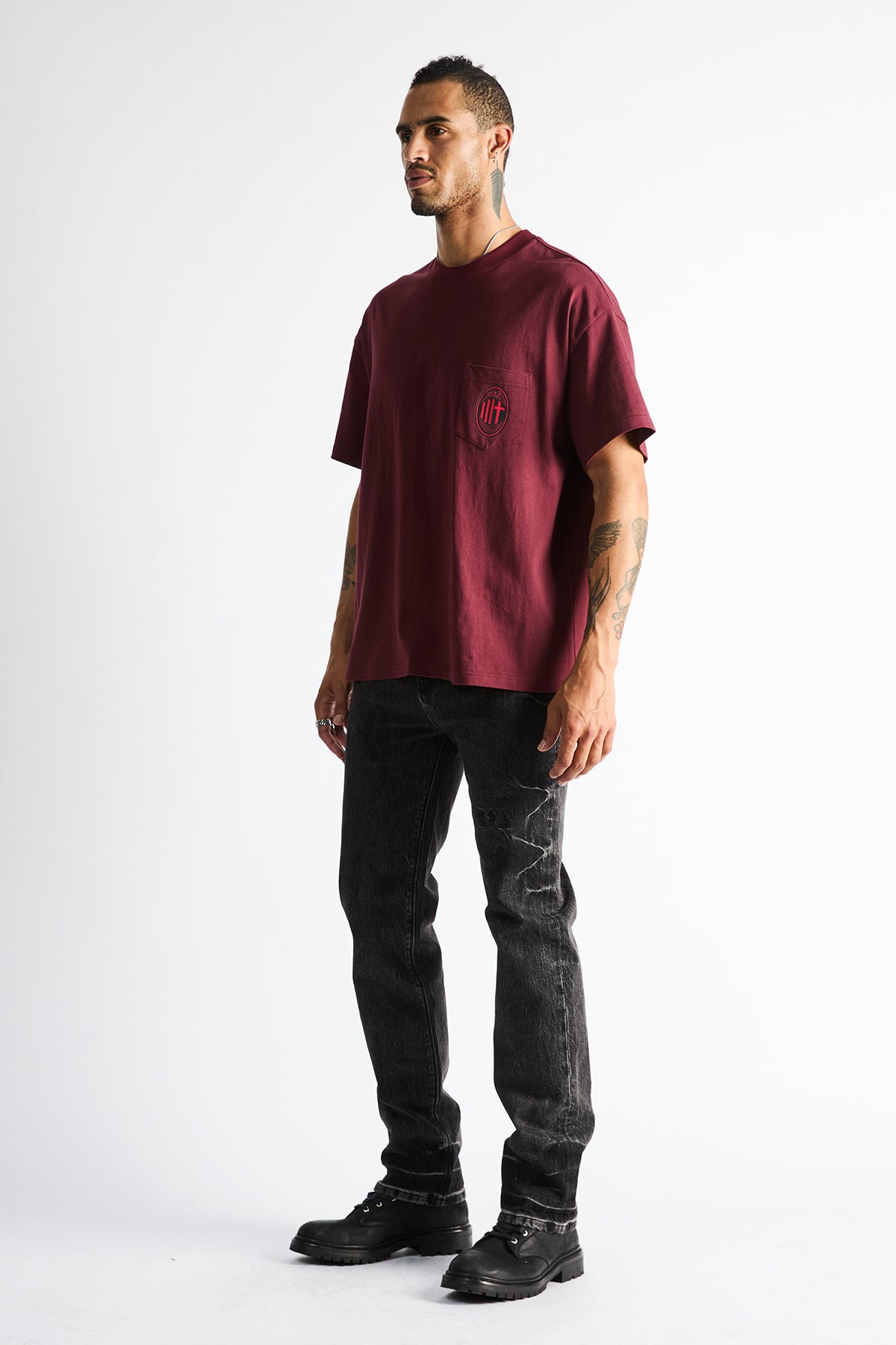 BASTIEN POCKET TEE | BURGUNDY BALL PRINT