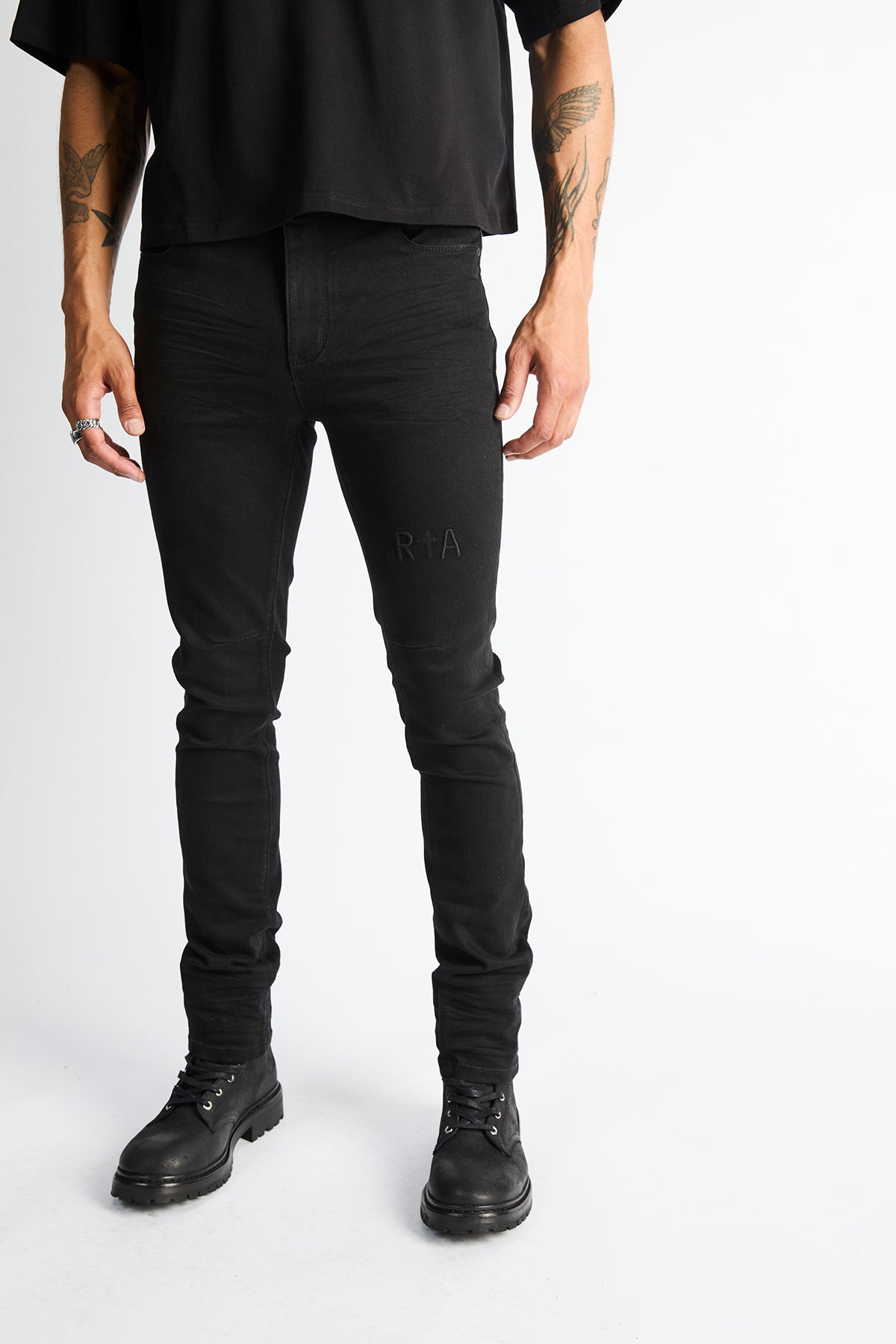 BRYANT SKINNY JEAN | BLACK LOGO