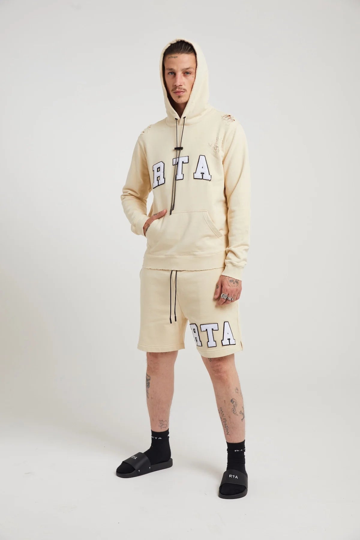 CLYDE SHORT | BEIGE COLLEGIATE