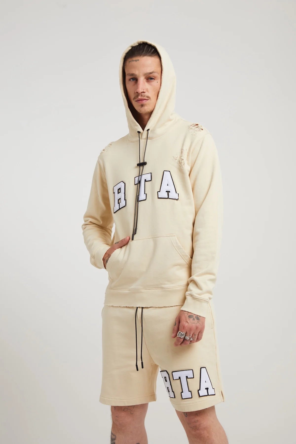 CLYDE SHORT | BEIGE COLLEGIATE